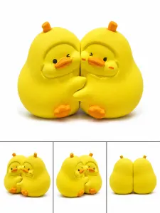 双鸭依偎